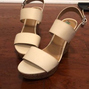 White open toe wedges, perfect for the summer!